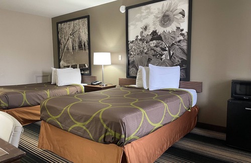 Junction City Hotel | Deluxe Inn & Suites