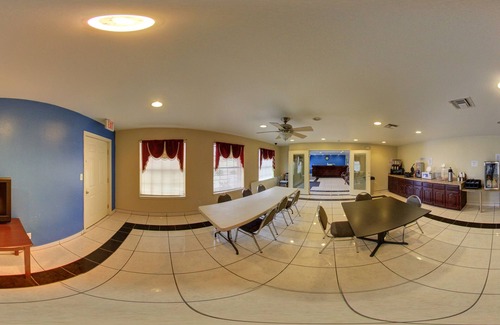 Raymondville Hotel | Deluxe Inn & Suites