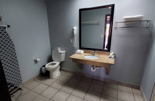 Raymondville Hotel | Deluxe Inn & Suites