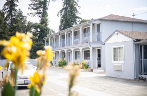Cherryland Hotel | Deluxe Inn