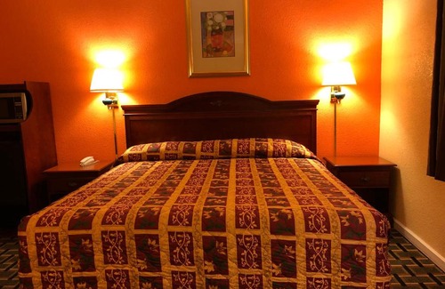 Natchez Hotel | Deluxe Inn