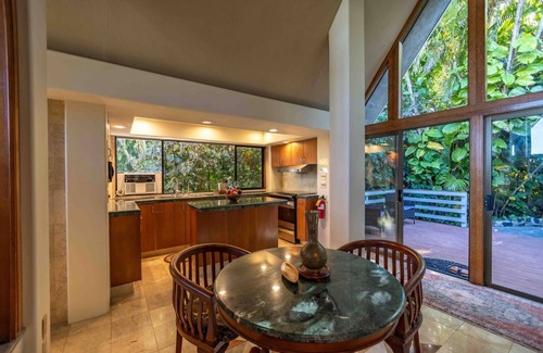 Haiku House | Deluxe Jasmine Suite on lush farm in Haiku, Maui with Private Hot Tub