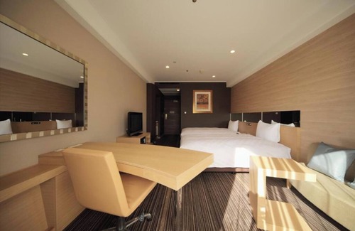 Takanawa Hotel | Deluxe King Room Hotel in Superb Minato City with WiFi, AC, fitness room