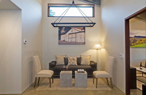 Clear Lake Apartment | Deluxe King Room on Winery & Vineyard Property