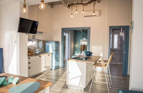 Calimera Bed & Breakfast | Deluxe Mistral Apartment - Sea View