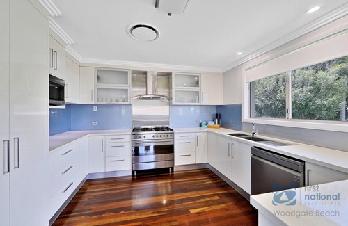 Woodgate House | Deluxe Modern Family Holiday Home