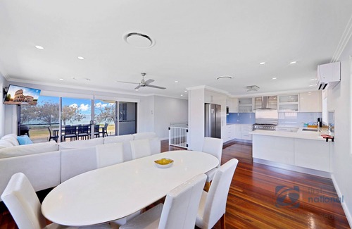 Woodgate House | Deluxe Modern Family Holiday Home