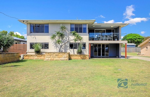Woodgate House | Deluxe Modern Family Holiday Home