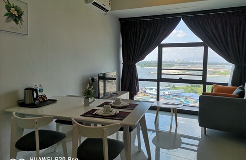 Central District Apartment | Deluxe Studio Room @ Country Garden