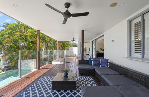 Broadbeach Waters House | Deluxe on Water