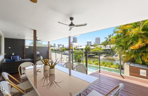 Broadbeach Waters House | Deluxe on Water