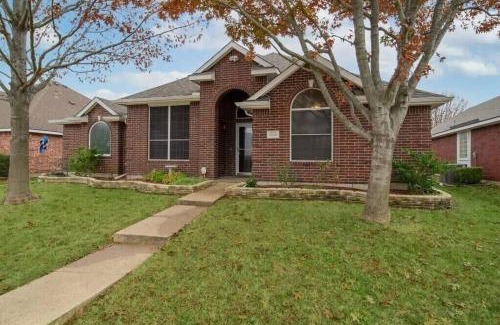 Mesquite House | Deluxe Poolside Home, Modern 5BR with Gaming Room