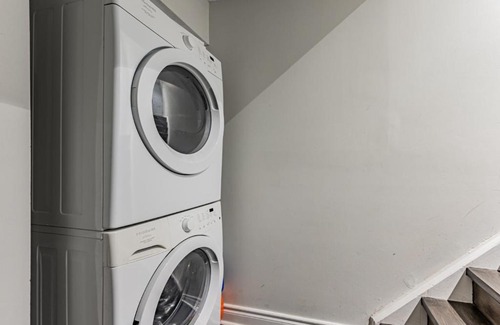 Church and Wellesley House | Deluxe Private Room close to Eaton Center