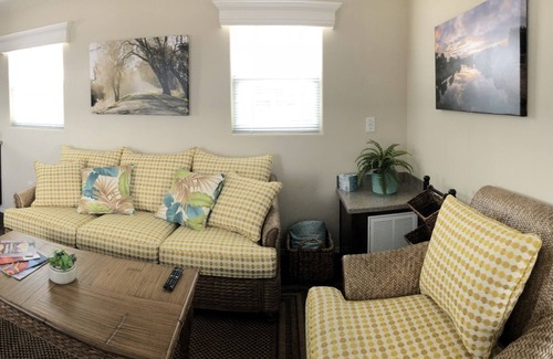Stockton House | Deluxe "Riverside" Vacation rental in private marina on the California Delta