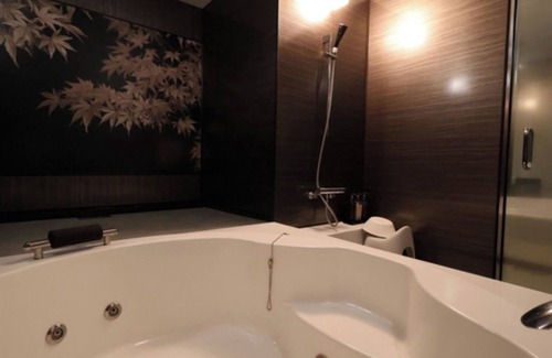 Toyonaka Hotel | Deluxe Room Free breakfast and free parking /Toyonaka Ōsaka