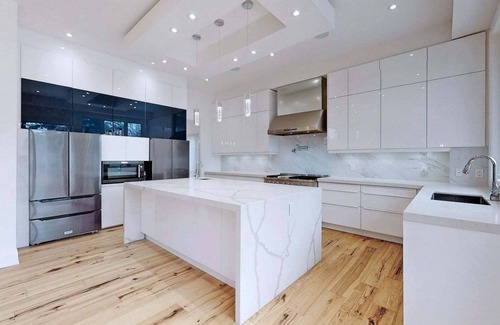York House | Deluxe Room in the luxury house near Yorkdale Mall