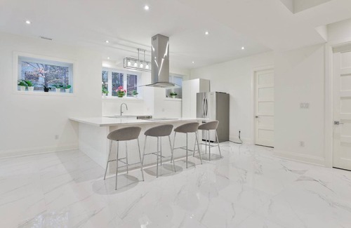 York House | Deluxe Room in the luxury house near Yorkdale Mall