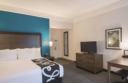 Orlando Hotel | Deluxe Room Near UCF w/Breakfast & Pool – Ideal for Orlando Park Exploration