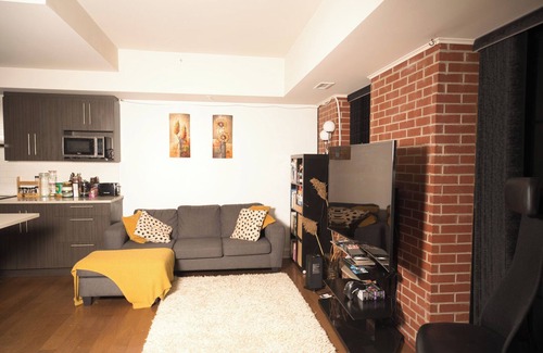 Ledbury - Heron Gate - Ridgemont - Elmwood Condo | Deluxe room with separate bathroom