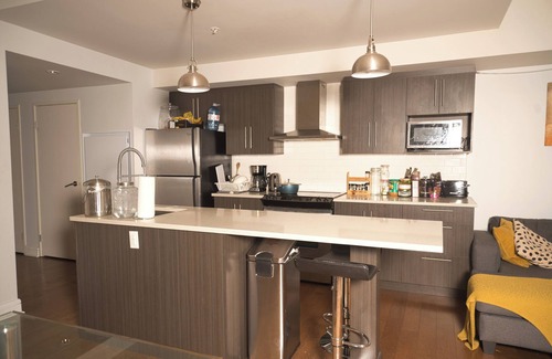 Ledbury - Heron Gate - Ridgemont - Elmwood Condo | Deluxe room with separate bathroom