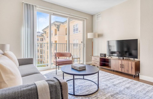 San Bruno Apartment | Deluxe San Bruno 2BR w/ Pool, Gym & W/D, near I-280 & 101, by Blueground
