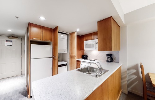 Whistler Village Apartment | Deluxe, ski holiday studio in the Village with fireplace & gym - walk to lifts