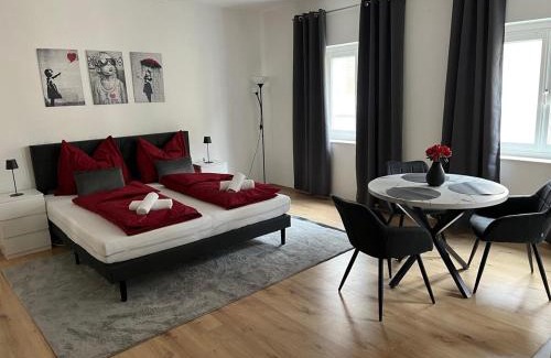 Bregenz Apartment | Deluxe Studio im Zentrum von Bregenz "Roses Are Red"