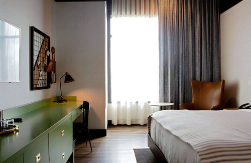 Lexington House | Deluxe & Stylish Room Your New Favorite Getaway