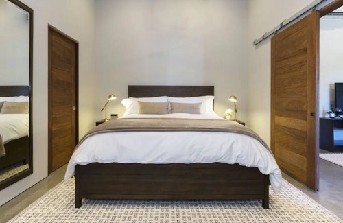 Clear Lake Hotel | Deluxe Suite, Private Patio Overlooking Vineyard & Winery Property