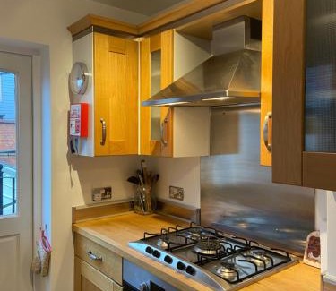 Henley Apartment | Deluxe Three Bed BnB in Henley-on-Thames near Station River & Town Centre