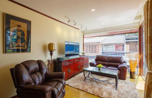 Old City House | Deluxe Town House in the Old City
