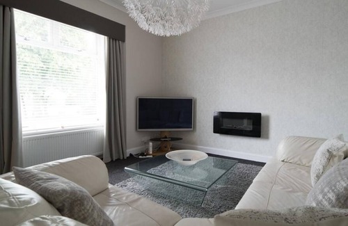 Falkirk Apartment | Deluxe Two Bedroom Apartment 104