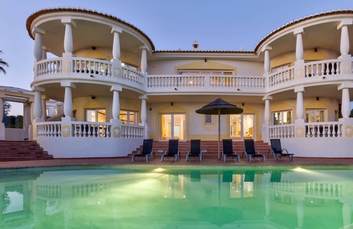 Vila do Bispo Villa | Deluxe Villa With Private Pool, Jacuzzi, Table Tennis, Games Room And Fibre WIFI