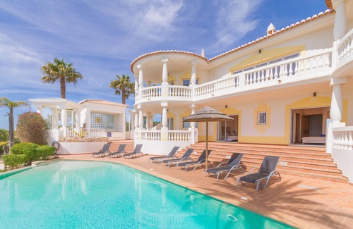 Vila do Bispo Villa | Deluxe Villa With Private Pool, Jacuzzi, Table Tennis, Games Room And Fibre WIFI