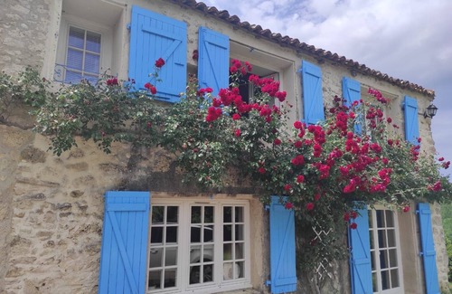 Sainte-Colombe-en-Bruilhois Villa | Demeure de Charme 10 Personnes Avec Piscine