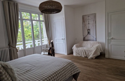 Thieux House | Demeure du saule Madame