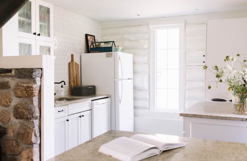 Milford Cabin | Demilune Lodge - Serene cabin with hot tub
