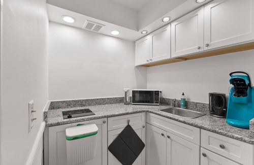 Van Ness Apartment | Den in DC, Newly renovated 1-bedroom apartment in DC with AC, WiFi