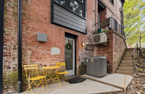 Van Ness Apartment | Den in DC, Newly renovated 1-bedroom apartment in DC with AC, WiFi
