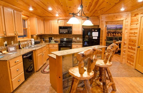 Broken Bow Cabin | Denali Private Cabin Includes Xbox, Hot Tub, and Stone Pizza Oven by Redawning