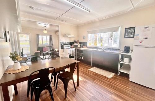 Stanthorpe House | Denham Cottage - Quart Pot Creek