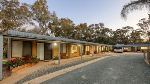 Deniliquin Hotel | Deni Golf Resort