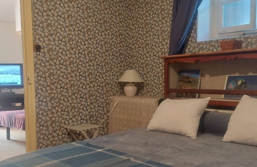 Lanuejols Other | Dependent building of a farmhouse in the center of the village