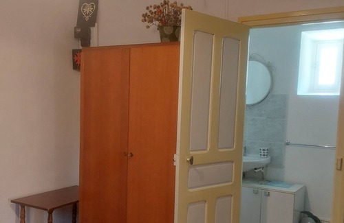 Lanuejols Other | Dependent building of a farmhouse in the center of the village