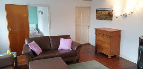 Blekendorf Apartment | Der kleine Fuchshof mit Hund, Pferd und Huhn