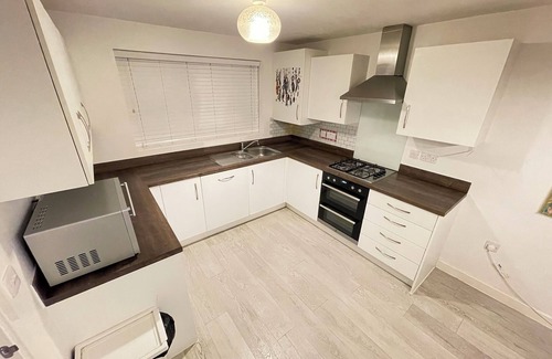 Little Eaton House | Derby Den 4 Bedroom 3 Bathroom Driveway Parking 6 Sleep - 5 min Meteor Shopping