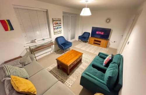 Little Eaton House | Derby Den 4 Bedroom 3 Bathroom Driveway Parking 6 Sleep - 5 min Meteor Shopping