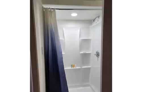 Laguna Park Apartment | Derekville #3 - Private Unit - Gated Pool