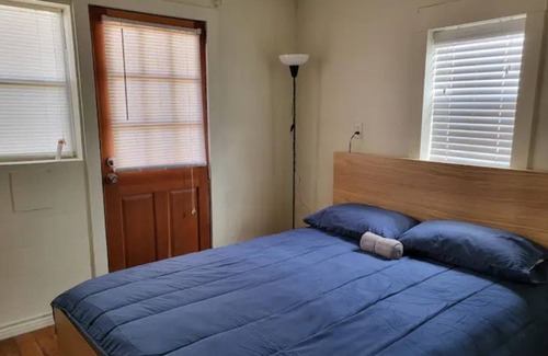 Laguna Park Apartment | Derekville #8 - Private Unit - Gated Pool