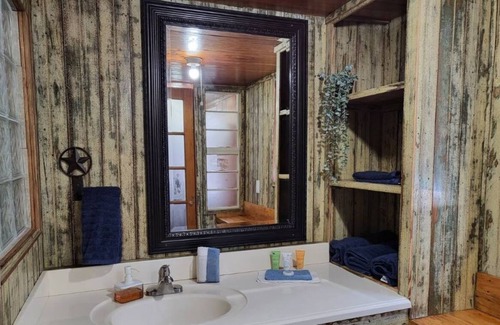 Laguna Park Apartment | Derekville #8 - Private Unit - Gated Pool
